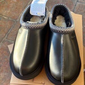 UGG Women Tasman Leather Regen in Black